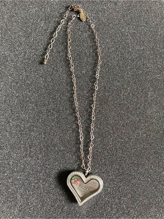 Origami Owl Jewelry - Origami Owl Heart Shape Locket with Heart shape necklace